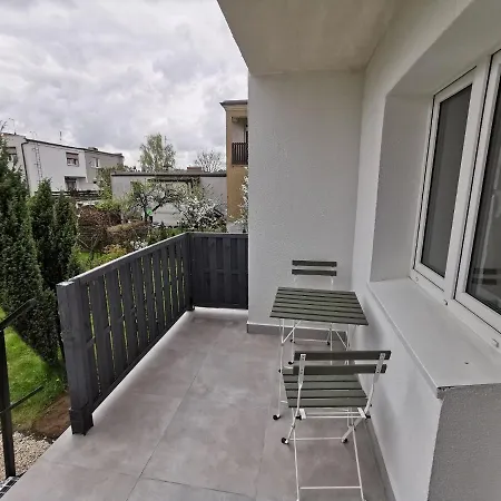 Novinea Z Balkonem I Ogrodem Apartment